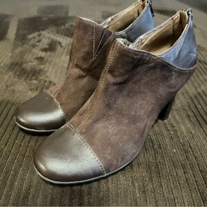 Aerosoles Brown Suede Ankle Booties Heel Rest Comfort Size 7
